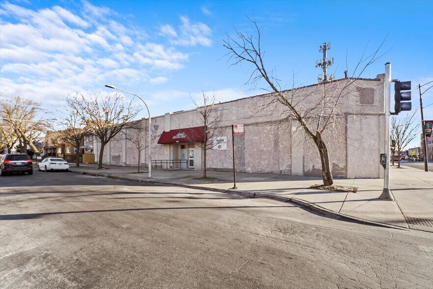 5352 W Chicago Ave, Chicago, IL à vendre - Photo du bâtiment - Image 2 de 15