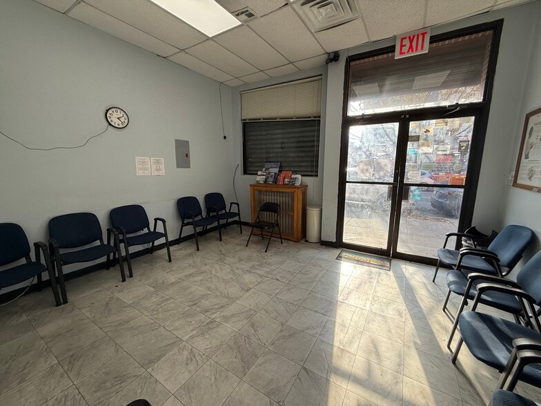 235 Wyckoff Ave, Brooklyn, NY à louer - Photo du bâtiment - Image 3 de 19