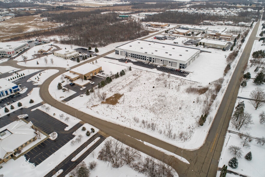 Corporate Dr, Waukesha, WI for sale - Building Photo - Image 2 of 4