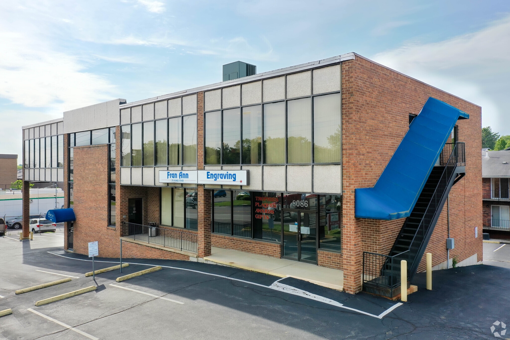 8084-8086 Watson Rd, Webster Groves, MO for lease Primary Photo- Image 1 of 11