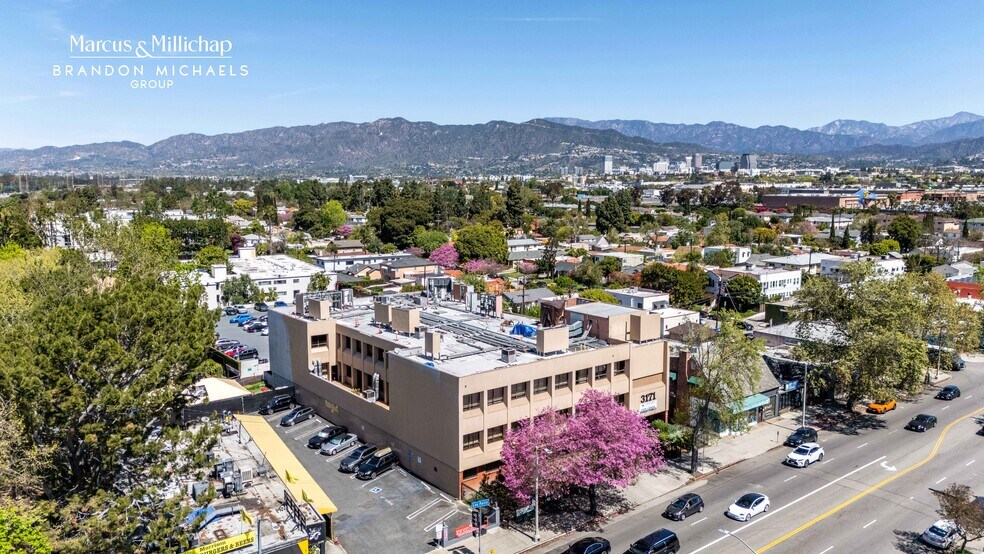 3171 Los Feliz, Los Angeles, CA à vendre - Photo du bâtiment - Image 2 de 17