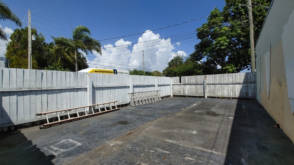 808-878 East Coast Ave, Lake Worth, FL à louer - Photo du bâtiment - Image 3 de 4