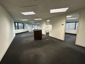 5202 Old Orchard Rd, Skokie, IL for lease Interior Photo- Image 2 of 9