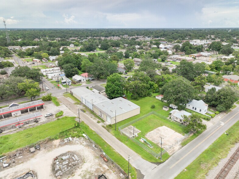 729 W Saint Peter St, New Iberia, LA à vendre - Photo du bâtiment - Image 3 de 11