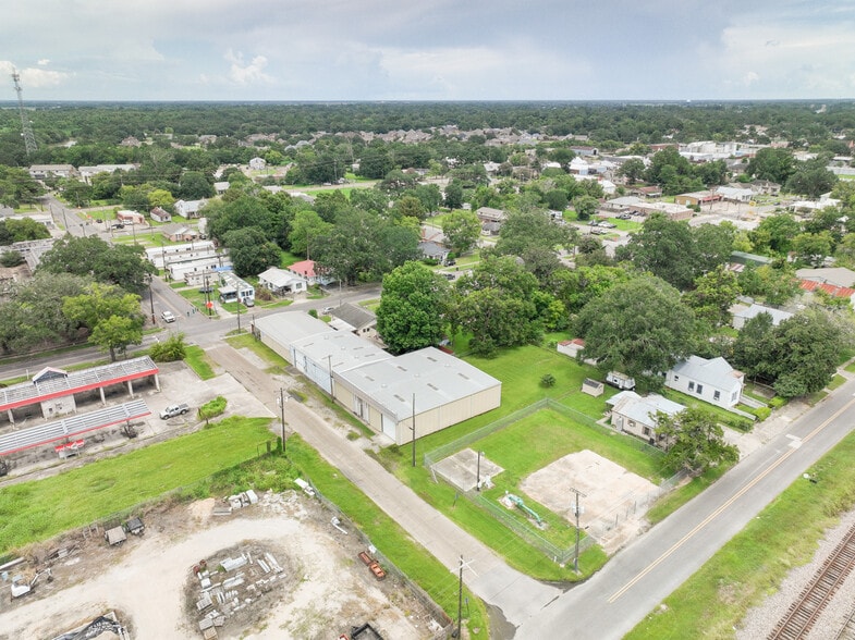 729 W Saint Peter St, New Iberia, LA à vendre - Photo du bâtiment - Image 3 de 11