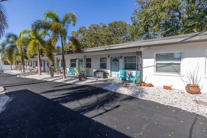 779 9th Ave N, Saint Petersburg, FL à vendre - Photo du bâtiment - Image 2 de 48