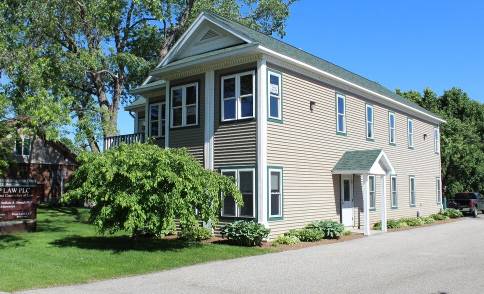 213 E Main St, Gaylord, MI à louer - Photo du bâtiment - Image 2 de 12