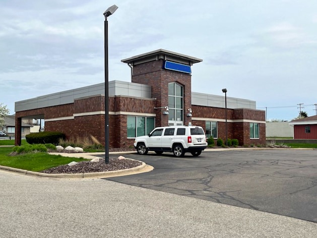 857 4 Mile Rd, Grand Rapids, MI for sale Building Photo- Image 1 of 3