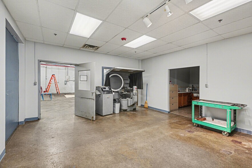49 S 2nd St, New Vienna, OH for lease - Building Photo - Image 3 of 33