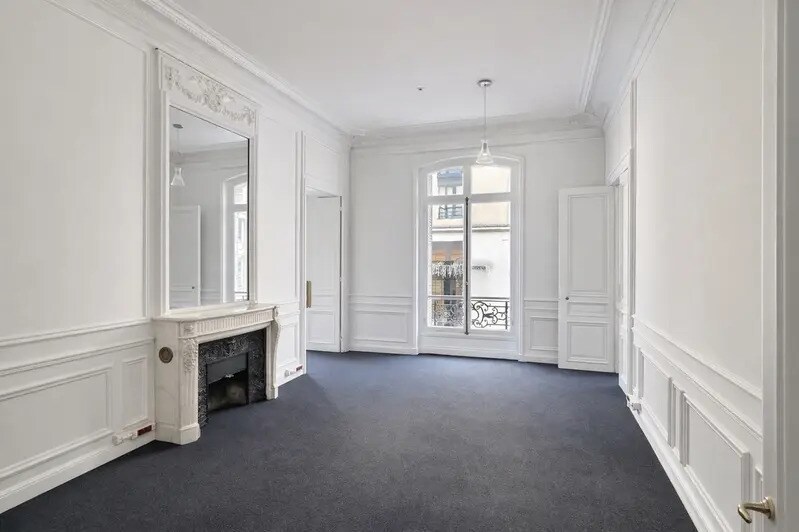 Office in Paris for lease - Interior Photo - Image 2 of 8