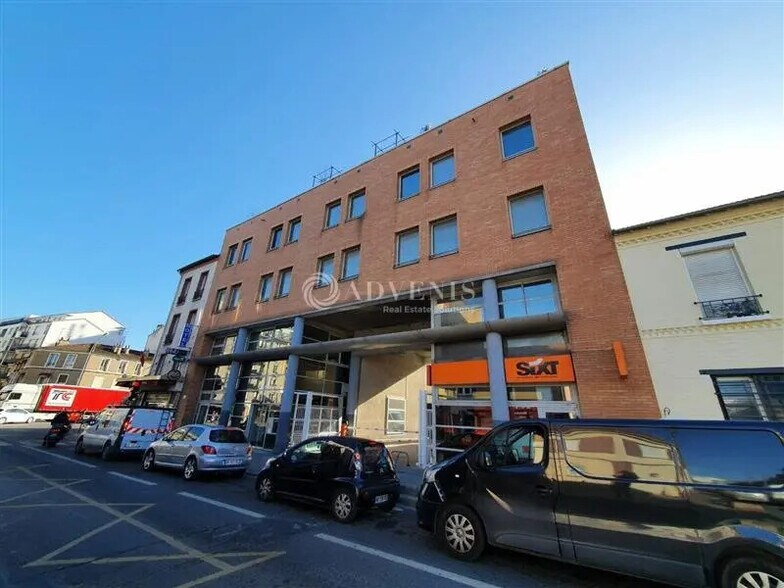 Bureau dans Saint-Ouen-sur-Seine à louer - Photo du bâtiment - Image 1 de 8