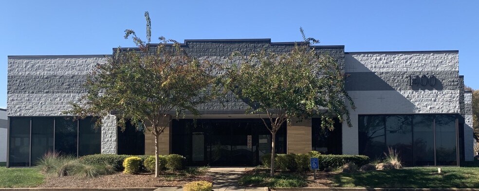 3800 Camp Creek Pky, Atlanta, GA à louer - Photo du bâtiment - Image 2 de 27