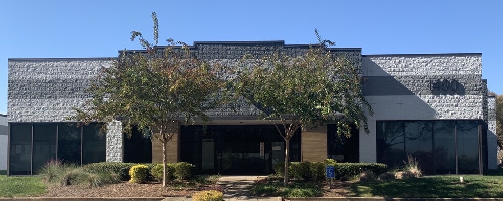 3800 Camp Creek Pky, Atlanta, GA à louer - Photo du bâtiment - Image 2 de 27