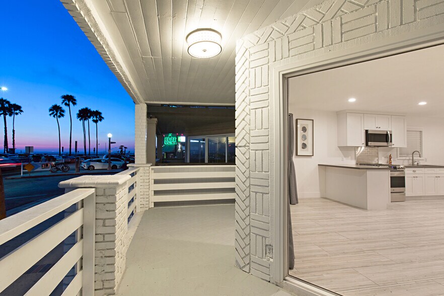 2212 W Oceanfront, Newport Beach, CA à vendre - Photo du bâtiment - Image 3 de 40