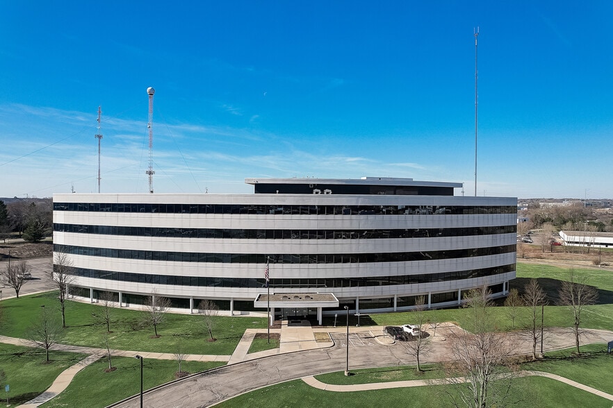 5801 Research Park Blvd, Madison, WI à louer - Photo du bâtiment - Image 3 de 17