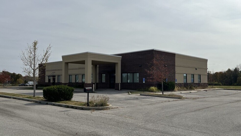 1705 E Industrial Dr, Terre Haute, IN à louer - Photo du bâtiment - Image 2 de 3
