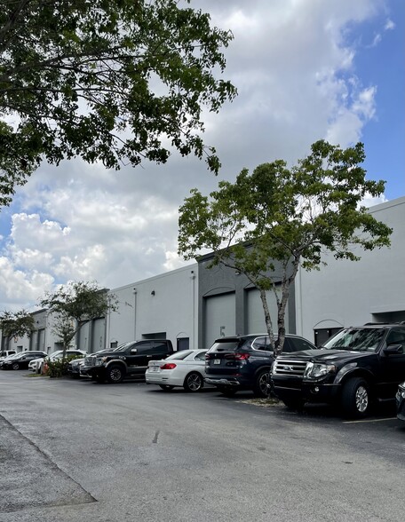 3120 W 84th St, Hialeah, FL for lease - Building Photo - Image 2 of 6