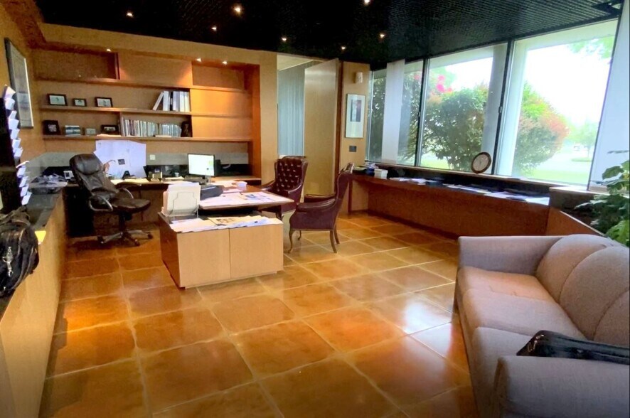 1 Rodeo Dr, Edgewood, NY à louer - Photo intérieure - Image 3 de 12