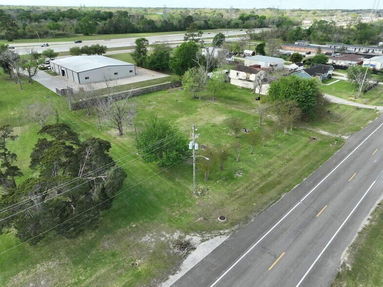 3517 N Alexander Dr, Baytown, TX à vendre - Photo du bâtiment - Image 2 de 3