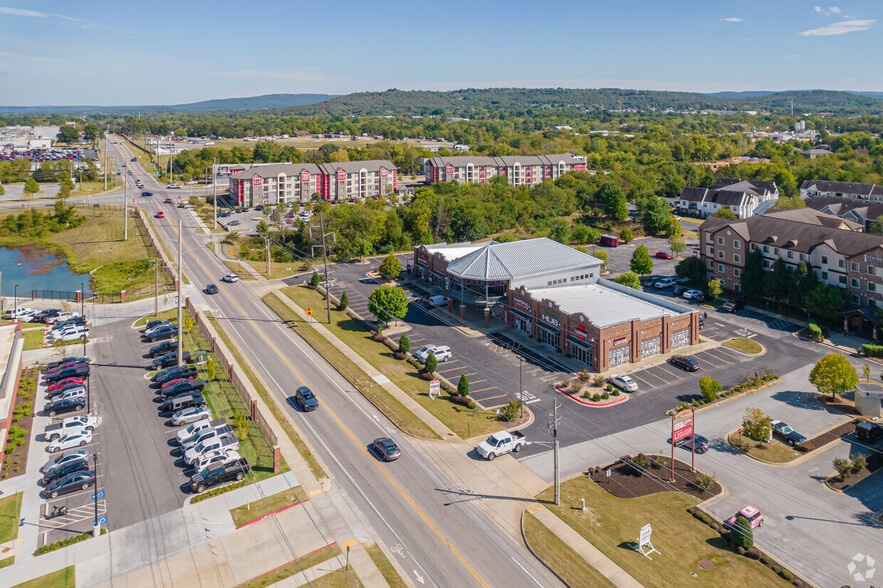 1545 W 15th St, Fayetteville, AR for lease - Building Photo - Image 3 of 5