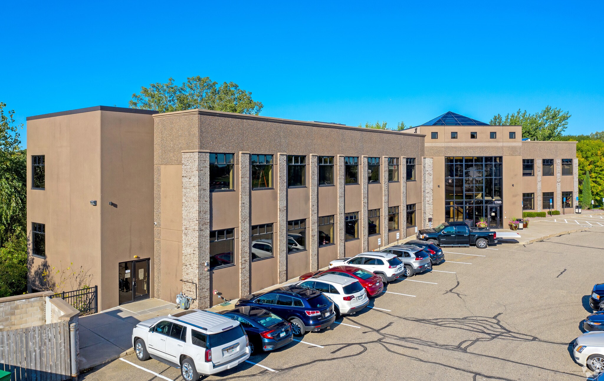 17685 Juniper Path, Lakeville, MN for lease Building Photo- Image 1 of 22