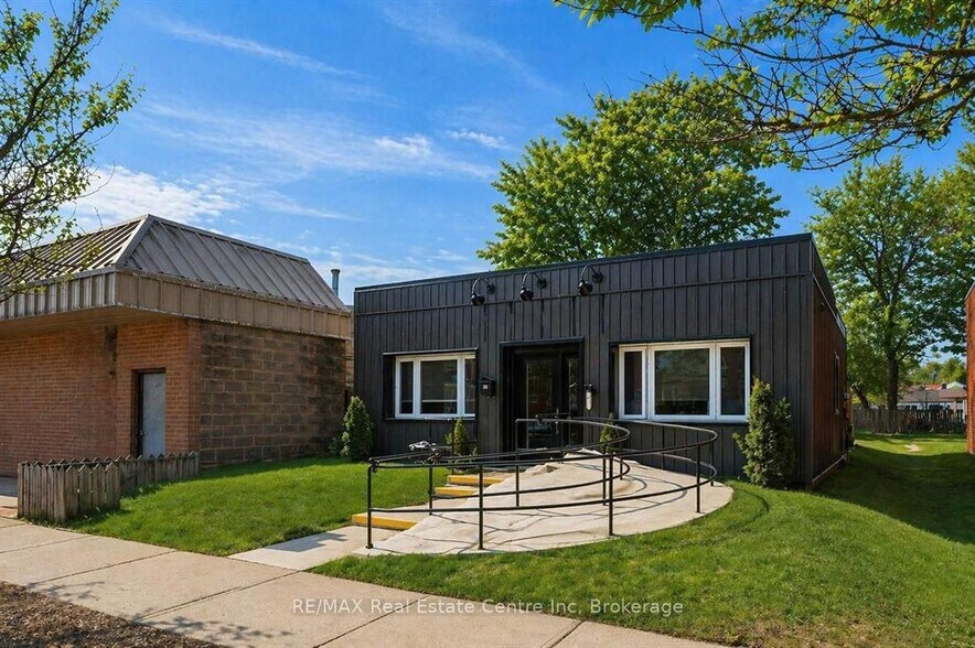 150 Main St, Erin, ON à vendre - Photo du bâtiment - Image 2 de 9