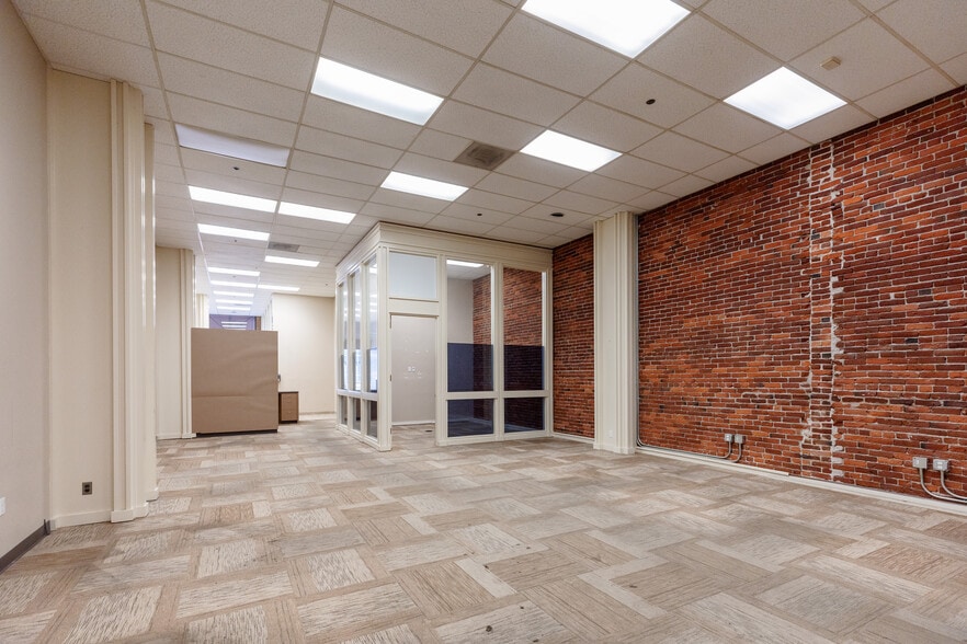 514-518 SW Sixth Ave, Portland, OR for lease - Building Photo - Image 2 of 29