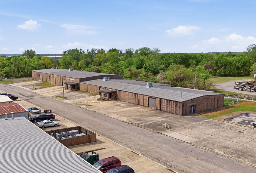 1024 S 25th St, Van Buren, AR for lease Building Photo- Image 1 of 2