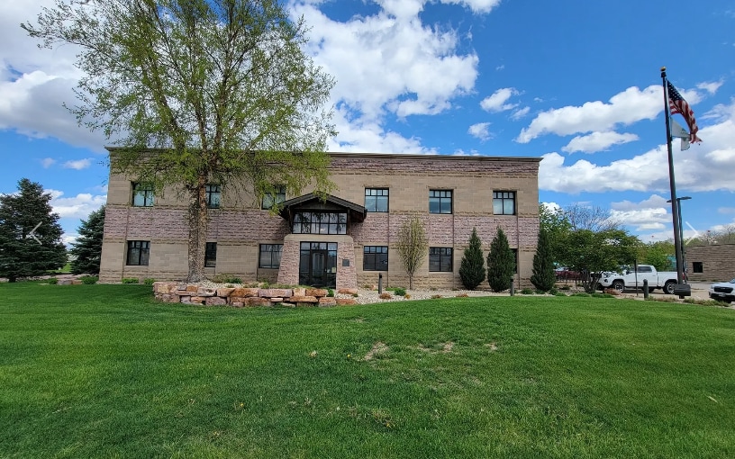 1610 N Minnesota Ave, Sioux Falls, SD for lease Building Photo- Image 1 of 2