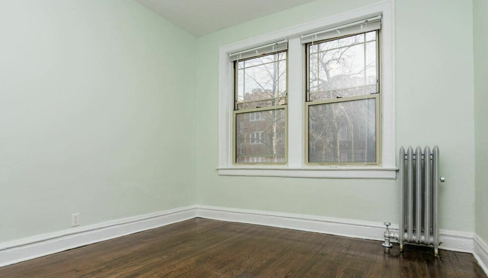 7816 S Cornell Ave, Chicago, IL for sale - Building Photo - Image 3 of 5