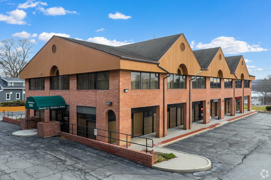 2048 Saw Mill River Rd, Yorktown Heights, NY à vendre - Photo du bâtiment - Image 2 de 4