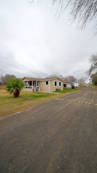 19645 Nordt Rd, Damon, TX for sale - Commercial Listing Video - Image 2 of 40