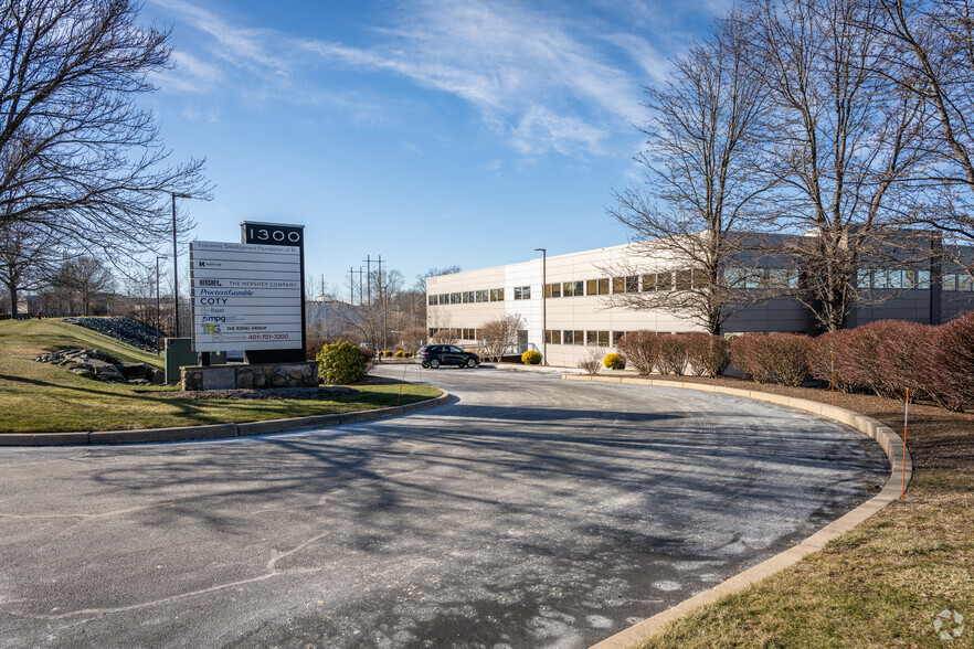 1300 Highland Corporate Dr, Cumberland, RI for sale - Building Photo - Image 2 of 10