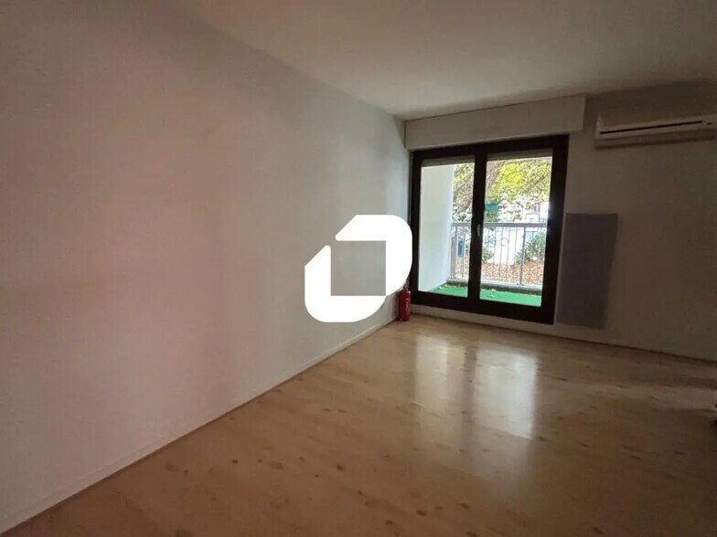 9 Rue Du Tribunal, Schiltigheim for sale - Interior Photo - Image 3 of 8