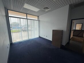 215 W Donegan Ave, Kissimmee, FL for lease Interior Photo- Image 2 of 8