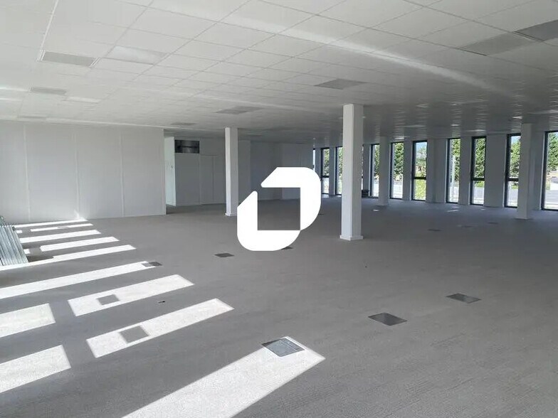 Office in Mérignac for lease - Interior Photo - Image 1 of 11