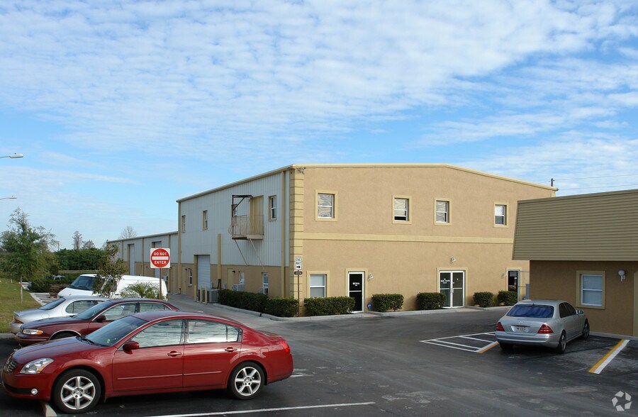 1014-1016 US Highway 19 N, Holiday, FL à louer - Photo du bâtiment - Image 2 de 8