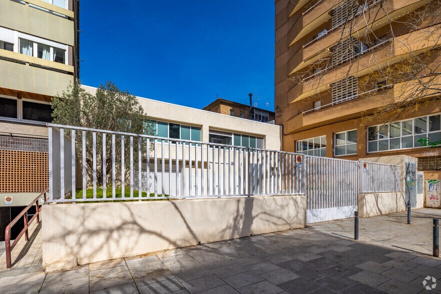 Office in Barcelona, Barcelona for lease - Building Photo - Image 3 of 6