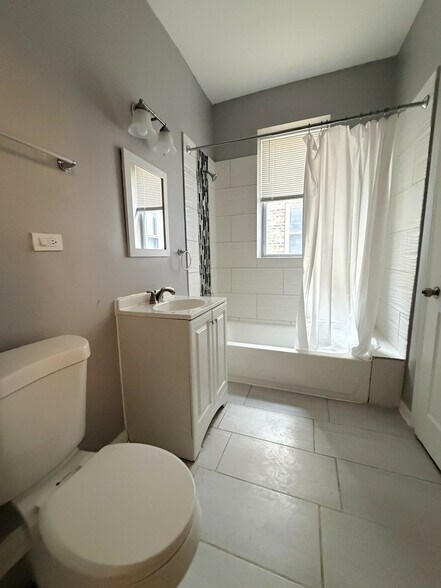 5720 S Michigan Ave, Chicago, IL à vendre - Photo du bâtiment - Image 3 de 5