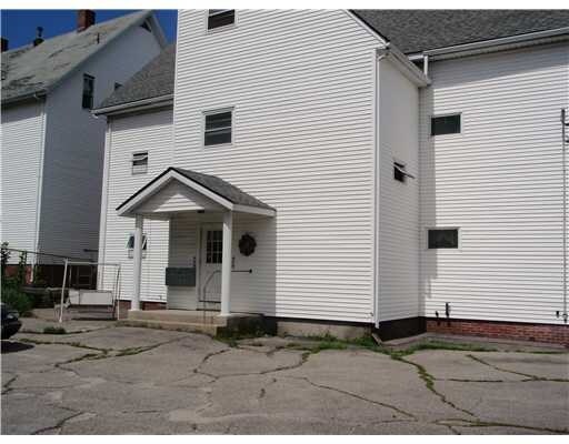 302 Pond St, Woonsocket, RI à vendre - Photo du bâtiment - Image 3 de 9