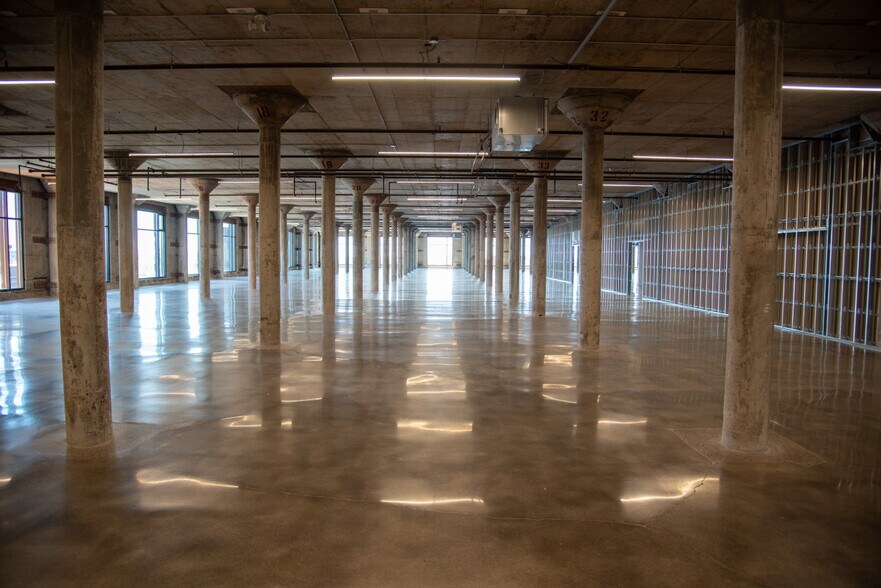 1377 The Queensway, Toronto, ON à louer - Photo du bâtiment - Image 3 de 11