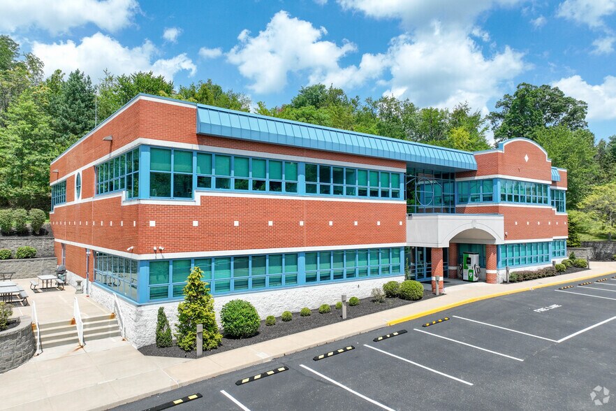 125 Hillvue Ln, Pittsburgh, PA à louer - Photo du bâtiment - Image 3 de 4