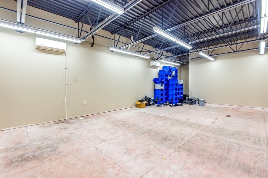 109 Diversified Dr, Villa Ridge, MO for lease - Interior Photo - Image 3 of 27