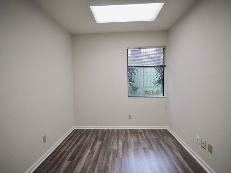 5051 Castello Dr, Naples, FL à louer - Photo intérieure - Image 2 de 7