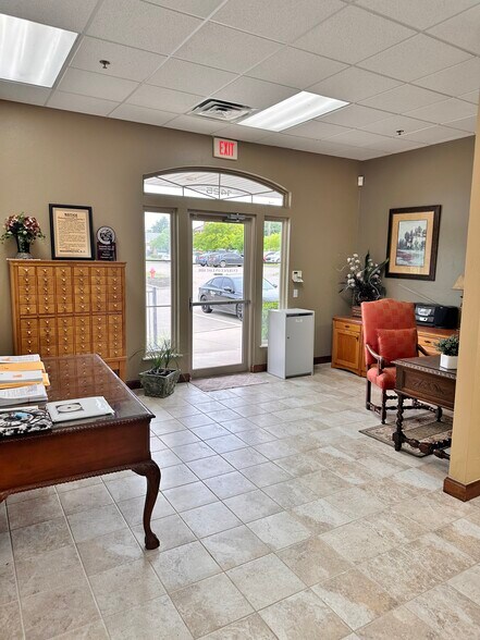 1401-1425 E Ayers St, Edmond, OK à louer - Photo intérieure - Image 2 de 4