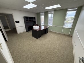 3801 Messer Airport Hwy, Birmingham, AL for lease Interior Photo- Image 2 of 4