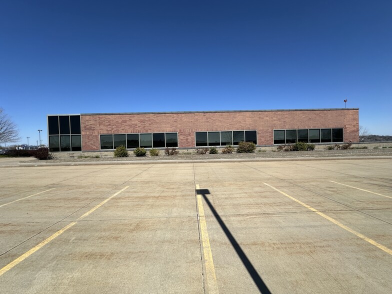 2650 Mormon Trek Blvd, Iowa City, IA for lease - Building Photo - Image 2 of 9