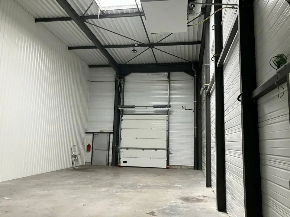 Flex dans Saint-Priest à louer Photo du bâtiment- Image 1 de 10