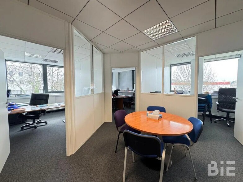 Office in Pessac for lease - Interior Photo - Image 2 of 4
