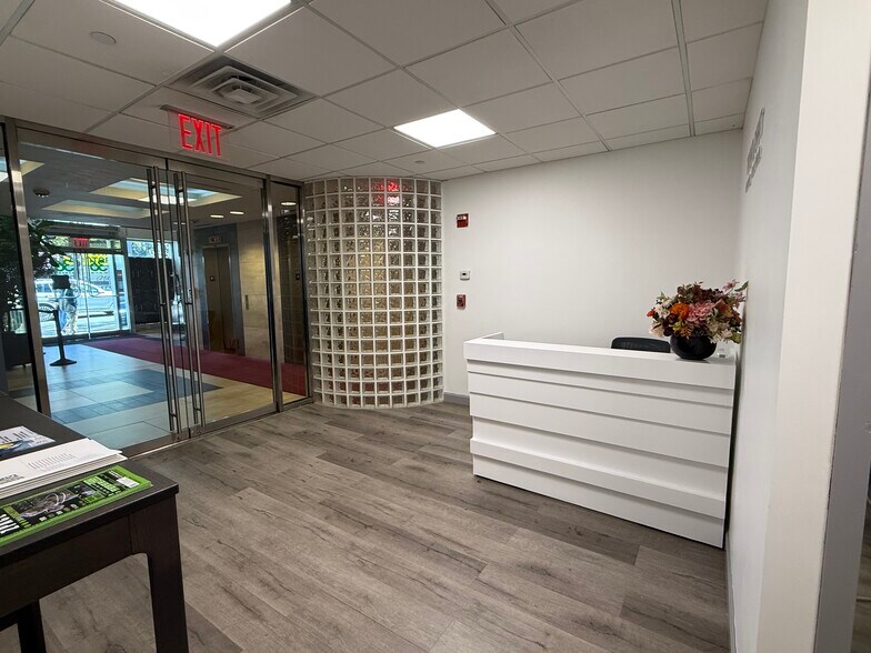 36-36 Main St, Flushing, NY for lease - Building Photo - Image 3 of 8